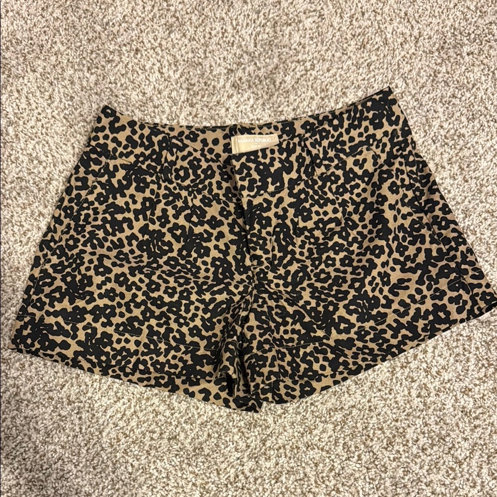 Banana Republic size 0 Leopard Print Shorts